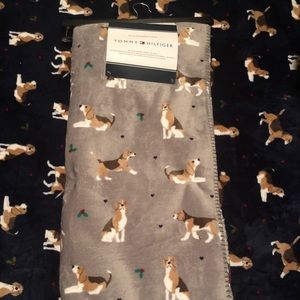 Tommy Hilfiger beagle sherpa blanket